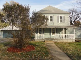 203 W Wood St, Colfax, IL 61728