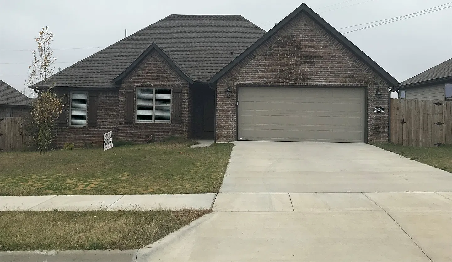 Charming 4 Bedroom / 2 Bathroom - Bentonville Home — Photo 1