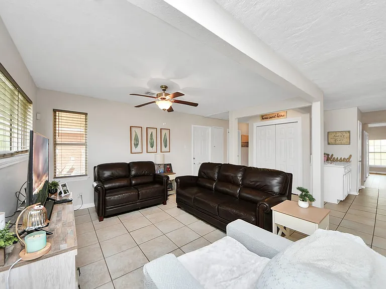 2806 Oak Dr — Photo 10