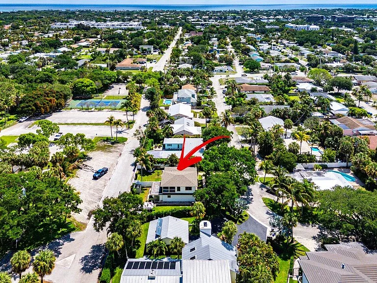 2101 N Palm Cir — Photo 40