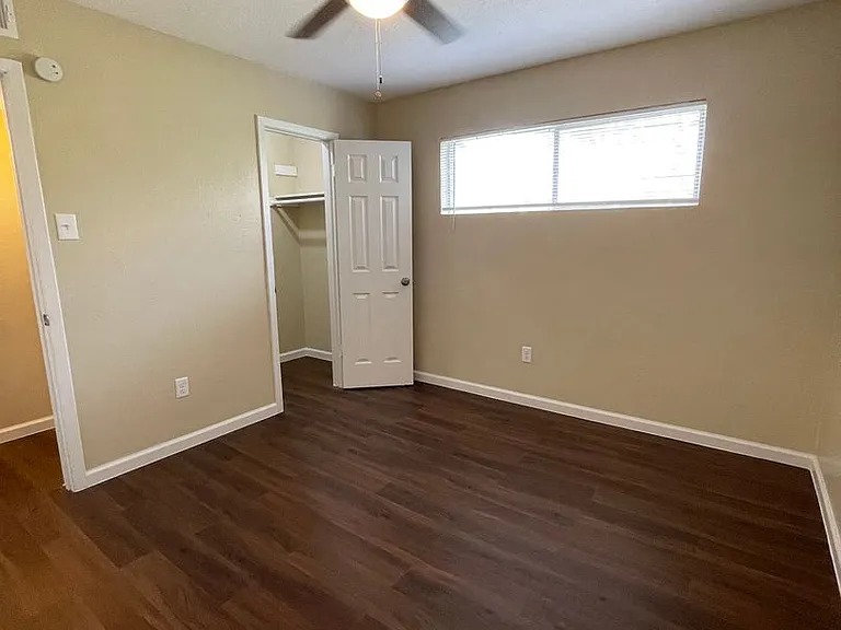 Main Plaza Apartments — Photo 11