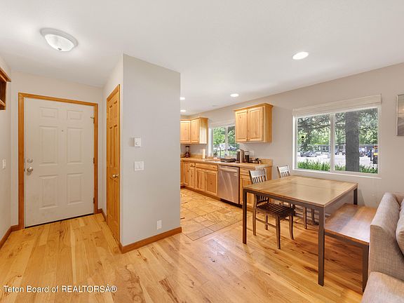 4th image of 67 Virginian Ln #2