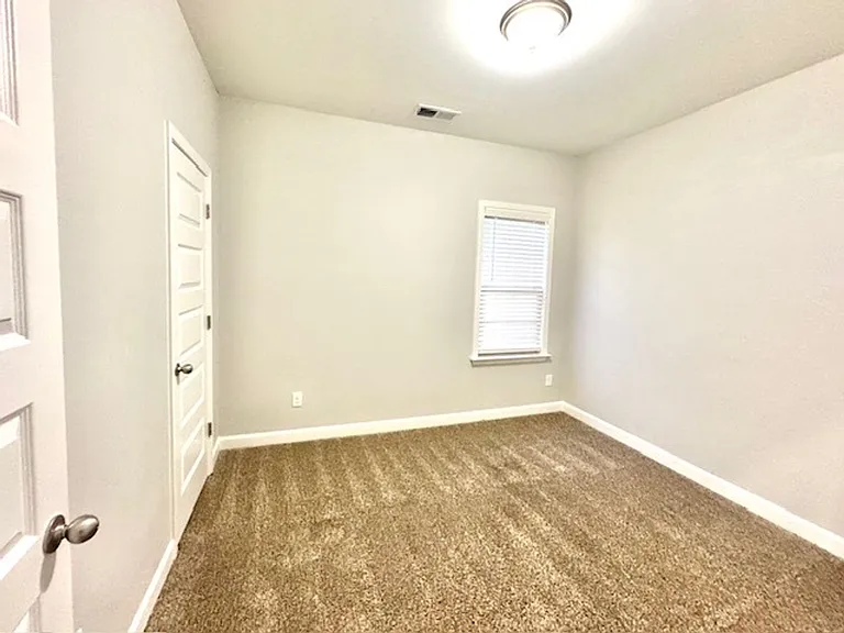 305 Azalea Dr — Photo 10