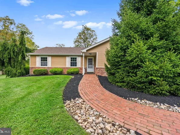 546 McCarty Dr, Furlong, PA 18925