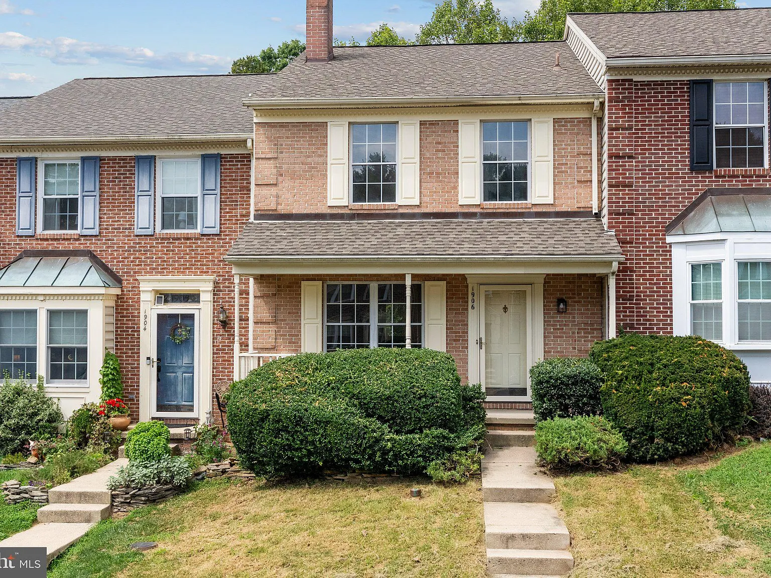 3 bed, 2.5 bath, 2300 sqft, $2,900 — Photo 1