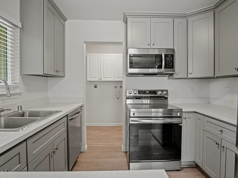423 Hamilton Dr #A — Photo 7
