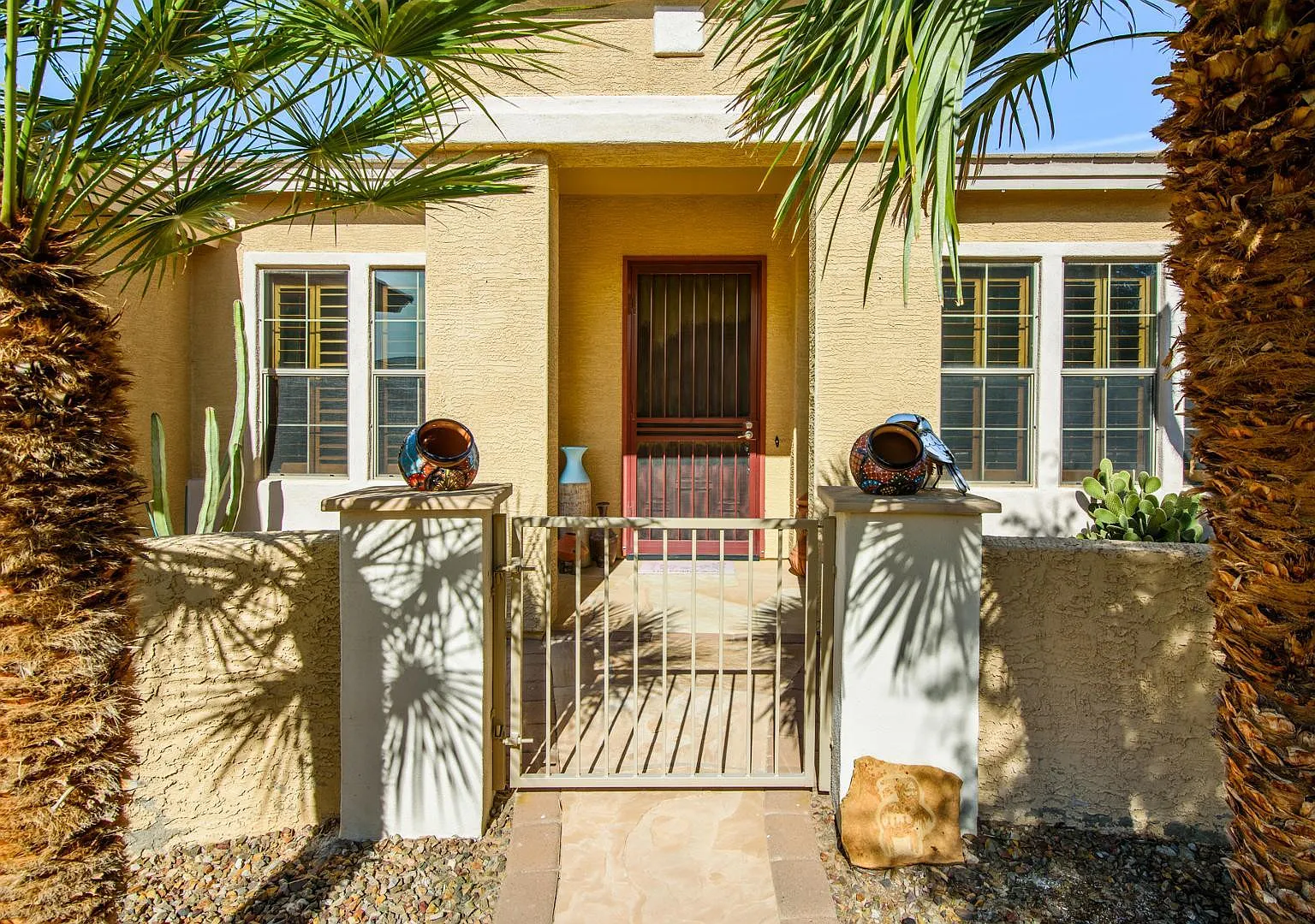 2 bed, 2.5 bath, 2590 sqft, $2,200 — Photo 3
