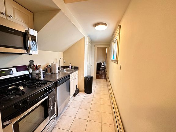 5th image of 545 Whitney Ave #1