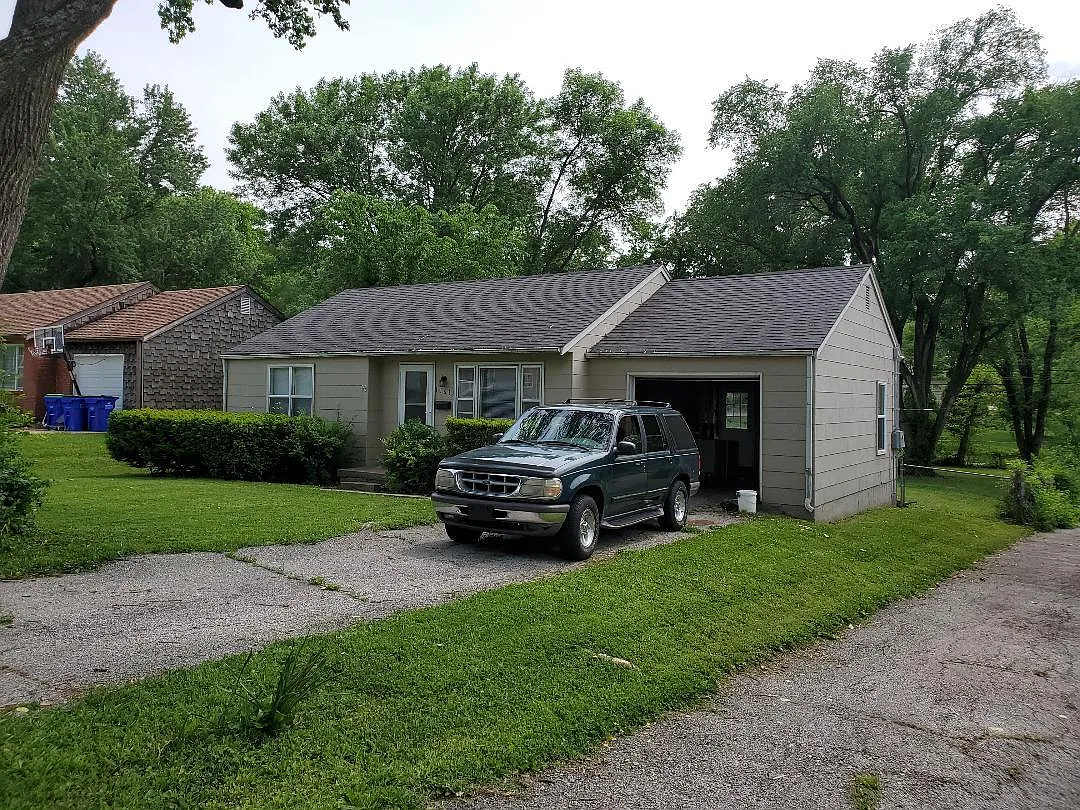 2 bed, 784 sqft, $1,585 — Photo 2