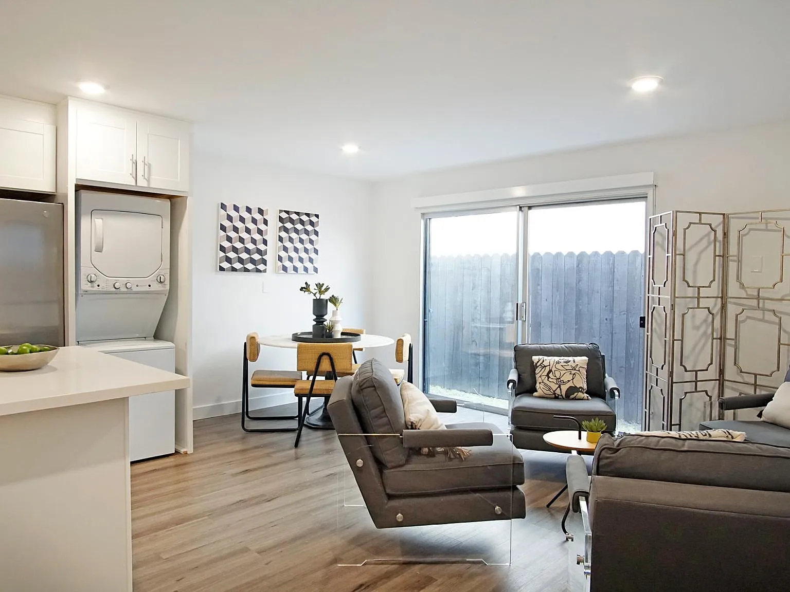 Regent Apartments — Photo 3