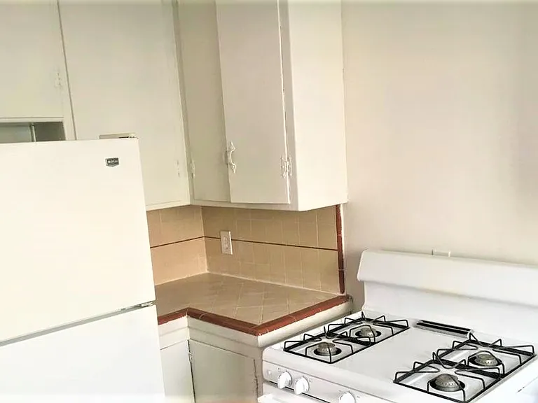 838 N Hayworth Ave #8 — Photo 5