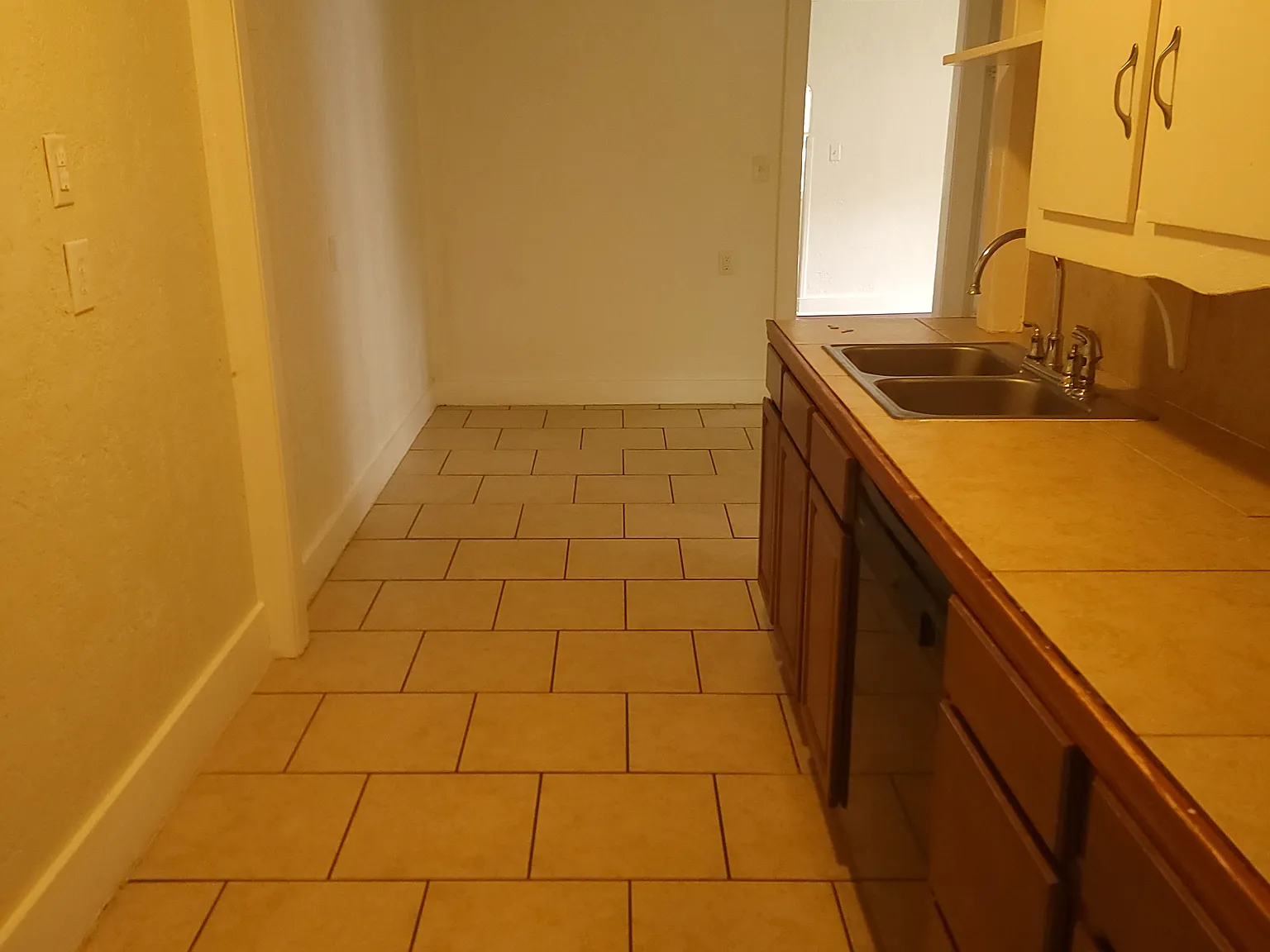 1 bed, 800 sqft, $895 — Photo 2