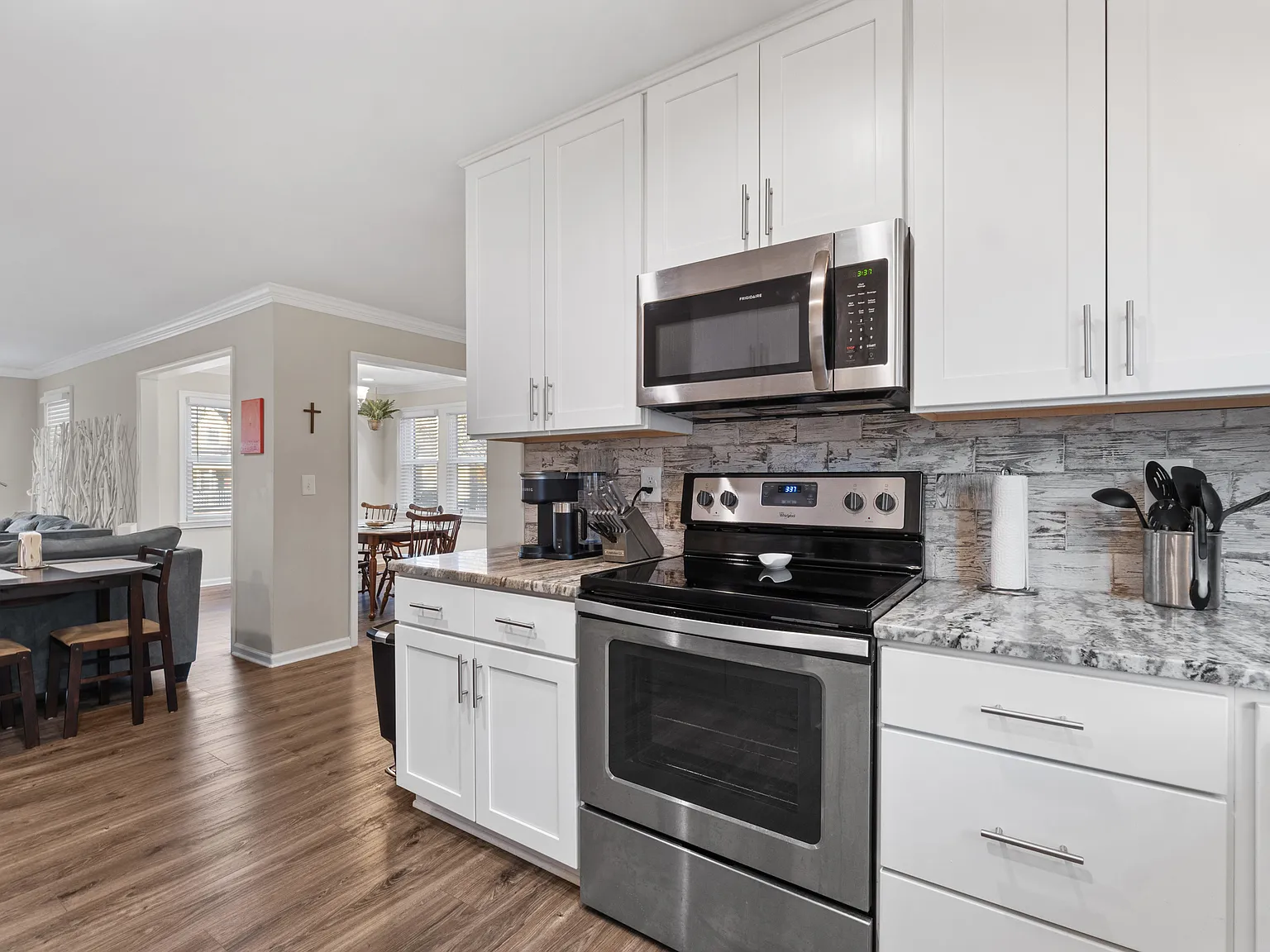 5 bed, 1949 sqft, $2,600 — Photo 3