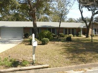 1 Bay Cove Ln, Shalimar, FL 32579