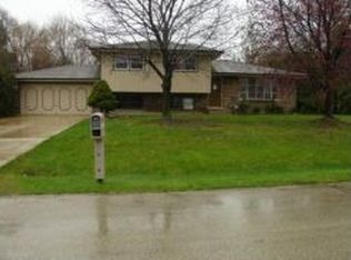 16W321 93rd Pl, Burr Ridge, IL 60527