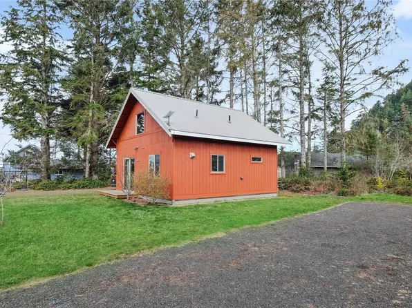 80 Fisherman Street, Clallam Bay, WA 98326