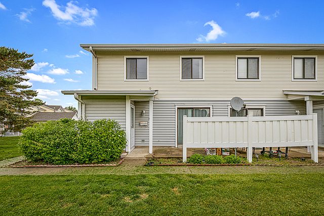 1st image of 40 Waterford Dr