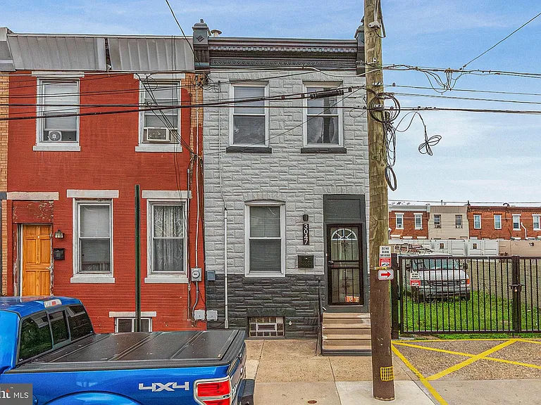 3047 Janney St — Photo 1