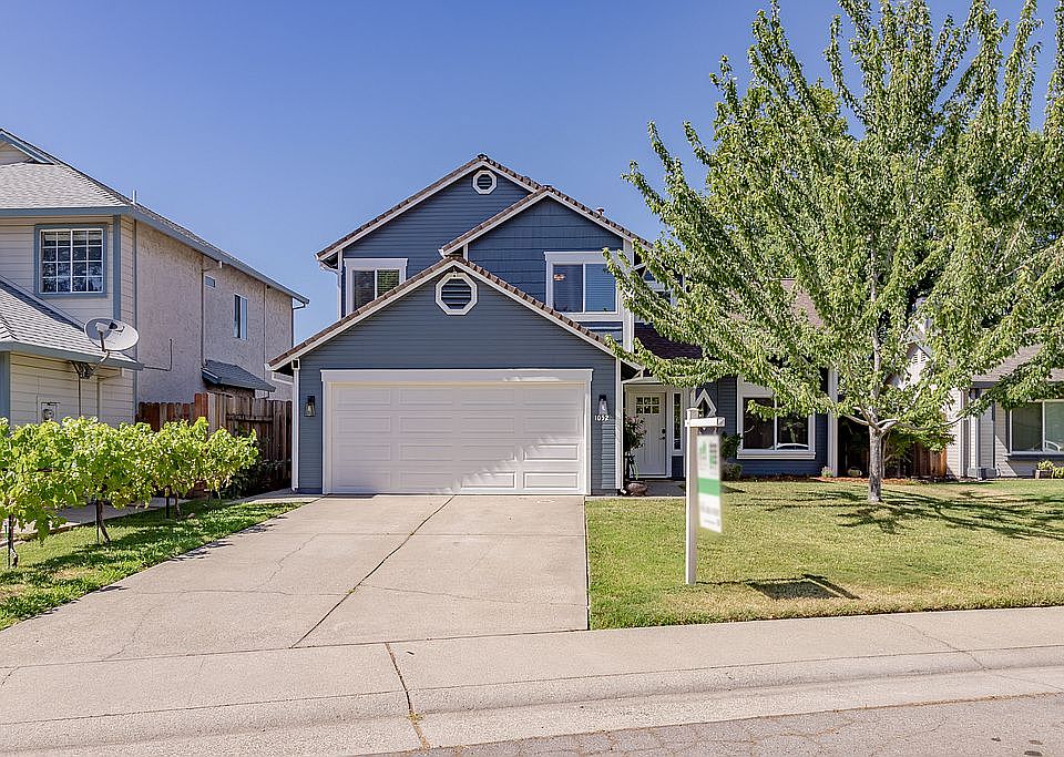 1st image of 1052 McRae Way