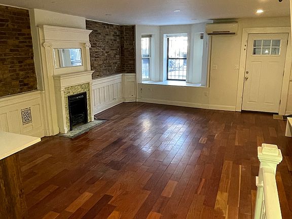3rd image of 852 Park Pl #1