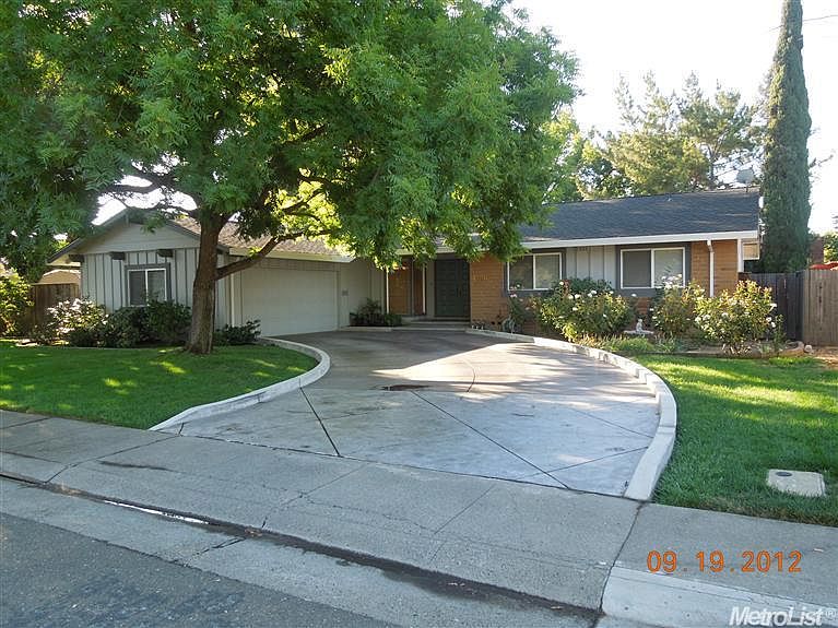 1st image of 4706 Lake Dr