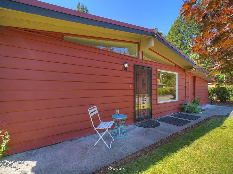 Welcome home.  Relax on the front patio with morning coffee.>
