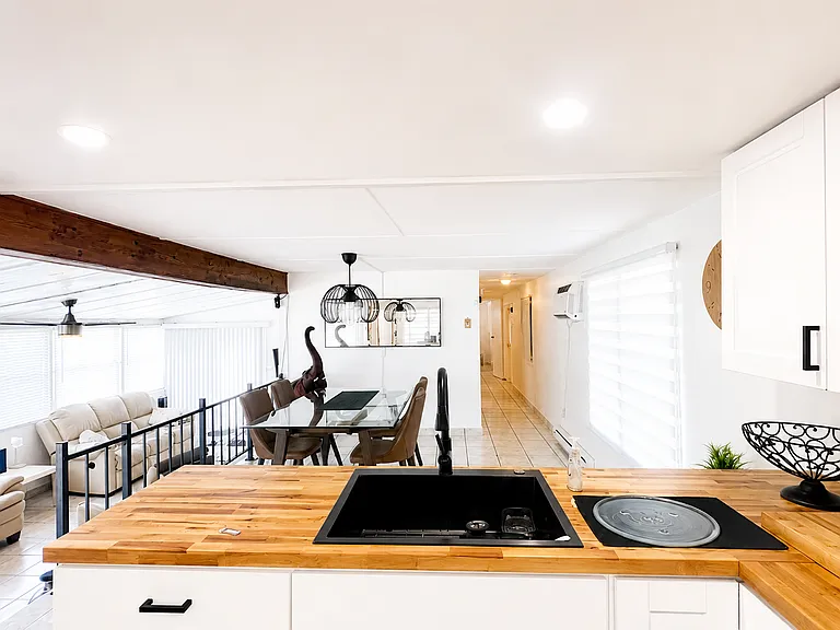 219 W Lake Dr — Photo 4