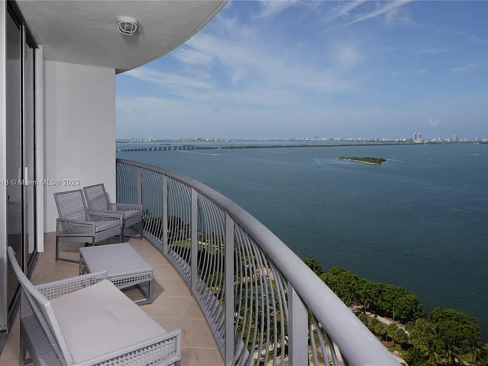 1750 N Bayshore Dr #2602