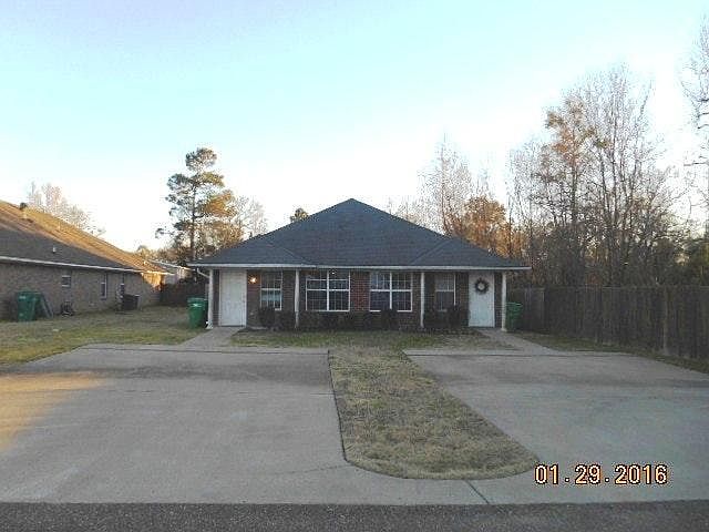 1st image of 104 Elm Creek Dr