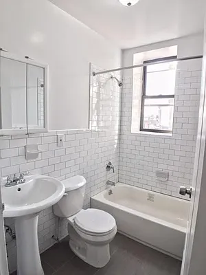 Rented by Century 21 Metropolitan | media 21