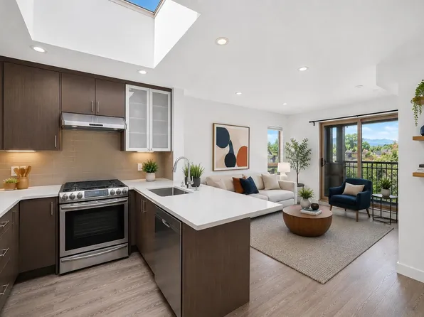688 E 16th Ave #401, Vancouver, BC V5T 2V4