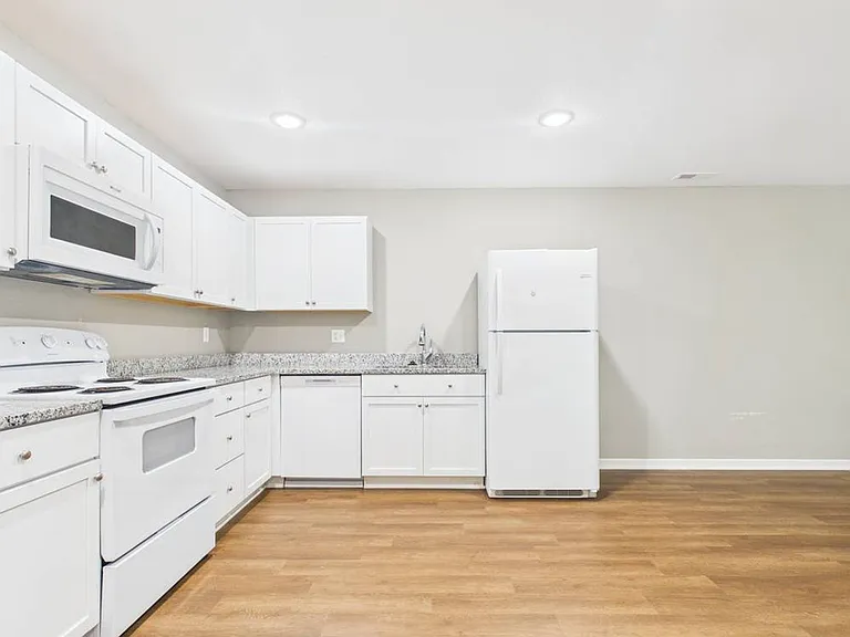 306 W Market St — Photo 4