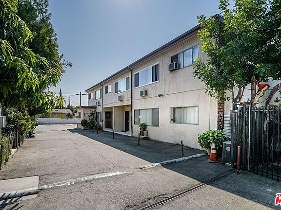 3rd image of 6916 Laurel Canyon Blvd