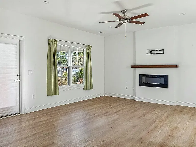409 Kendall Dr — Photo 5