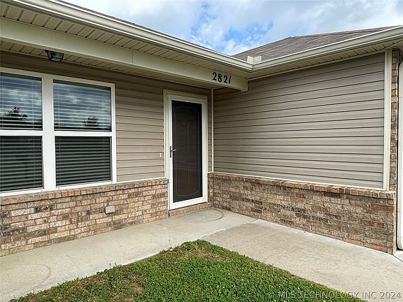 3rd image of 2821 Lariat Ln