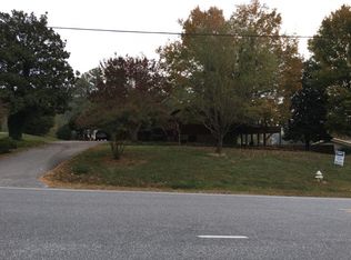 410 Wildlife Access Rd, Hickory, NC 28601