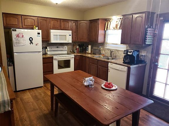 5th image of 1225 Golfview Dr