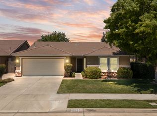 1002 W Westmont Ct, Visalia, CA 93277