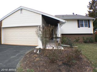3 Abbey Cir, Sterling, VA 20164