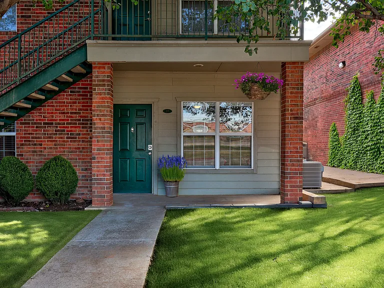 Oak Place — Photo 6