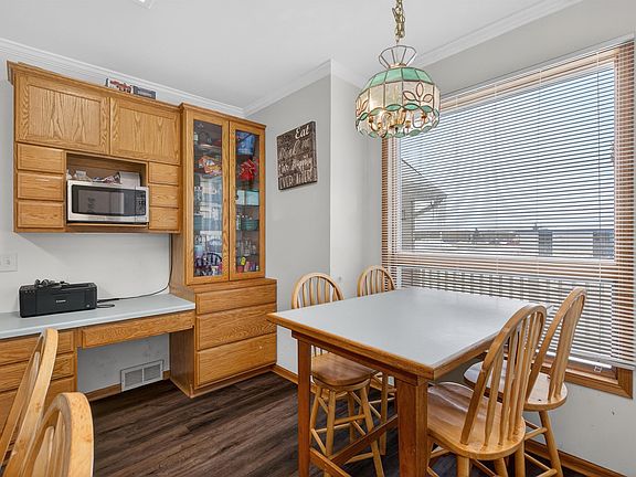 4th image of 422 Court St