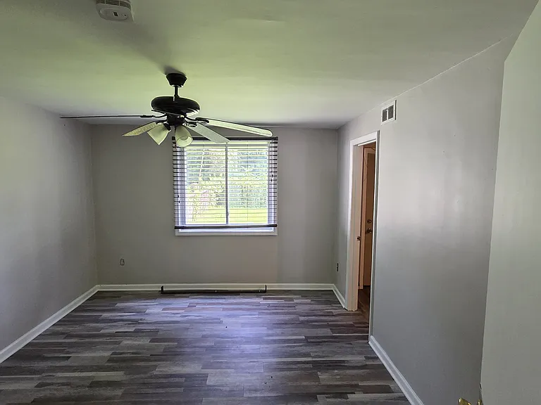 418 Shetland Rd — Photo 8
