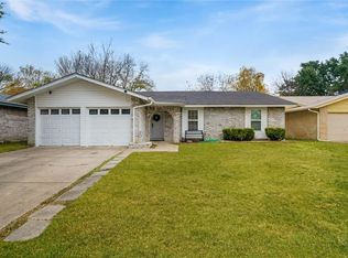 610 Lynne Dr, Grand Prairie, TX 75052