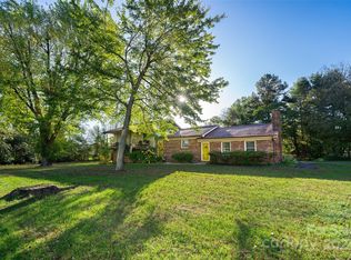 123 N Greenwood Forest Dr, Etowah, NC 28729