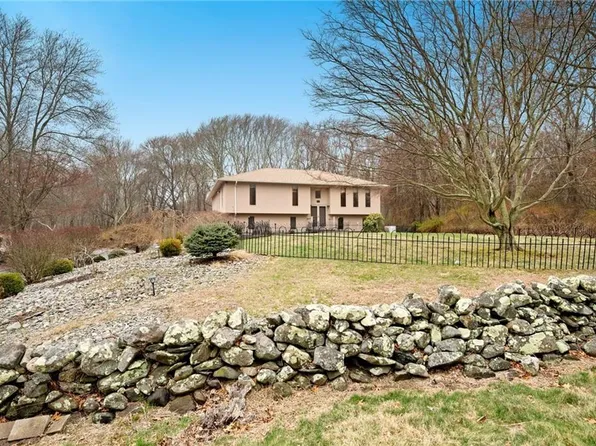 365 Snuff Mill Rd N, Saunderstown, RI 02874