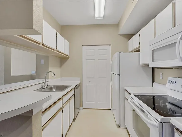 6321 Aragon Way #206 — Photo 11