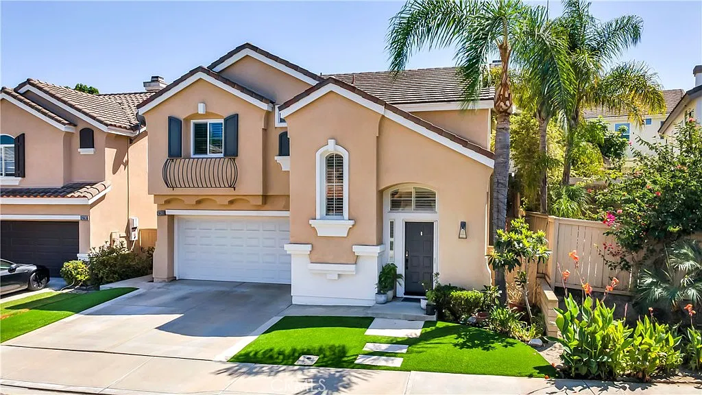 4 bed, 2.5 bath, 2181 sqft, $6,000 — Photo 2