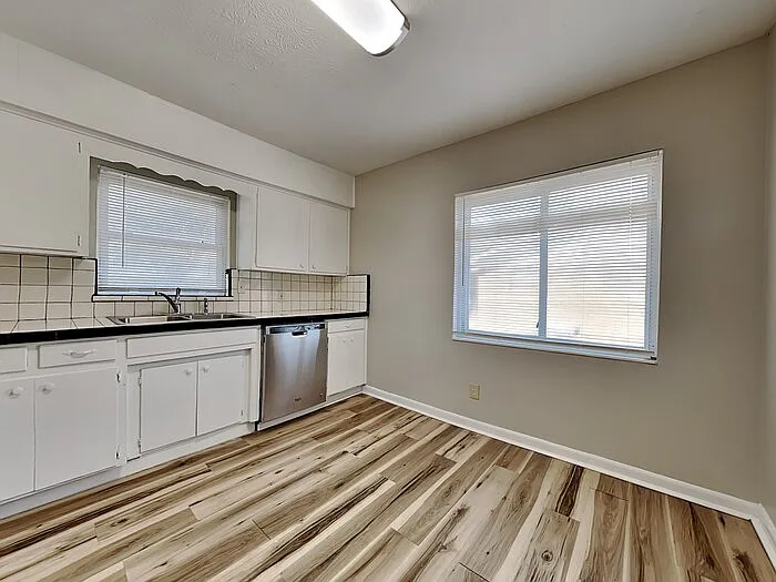 1846 Grove Park Dr — Photo 9