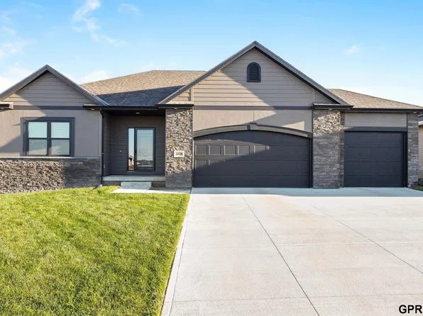 20826 Kansas Ave, Elkhorn, NE 68022