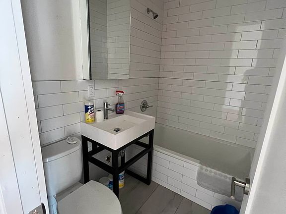 3rd image of 255 W 136th St #2B